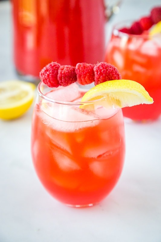 Ev Yapımı Ahududulu Limonata: Ferahlatıcı Bir Lezzet Şöleni