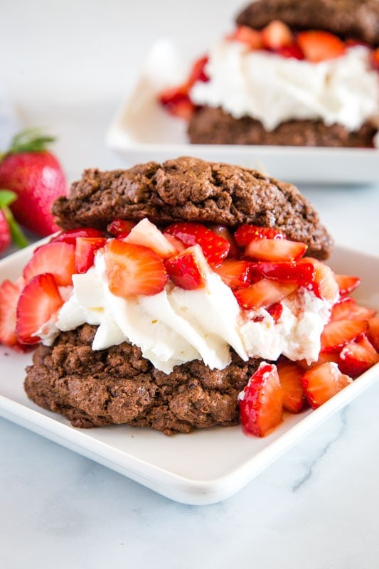 Çikolatalı Çilekli Shortcake: Baştan Çıkaran Bir Yaz Tatlısı Deneyimi